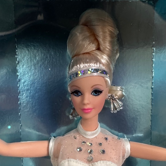 NIB Classique Collection “Starlight Dance” Barbie by Mattel Collector Edition - Picture 8 of 9